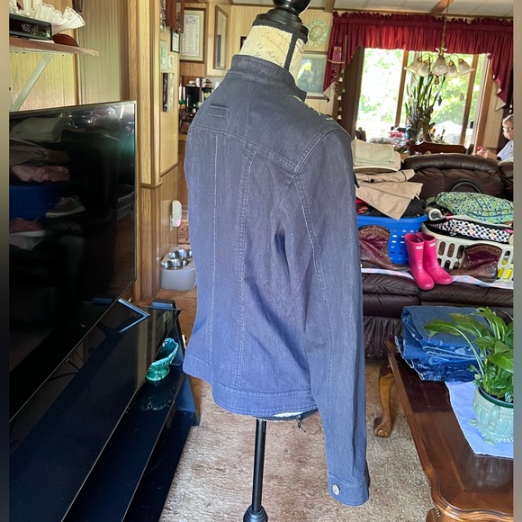 🌸Women’s Jean Jacket with bright neon embroidered flowers 🌸 - Picture 10 of 16